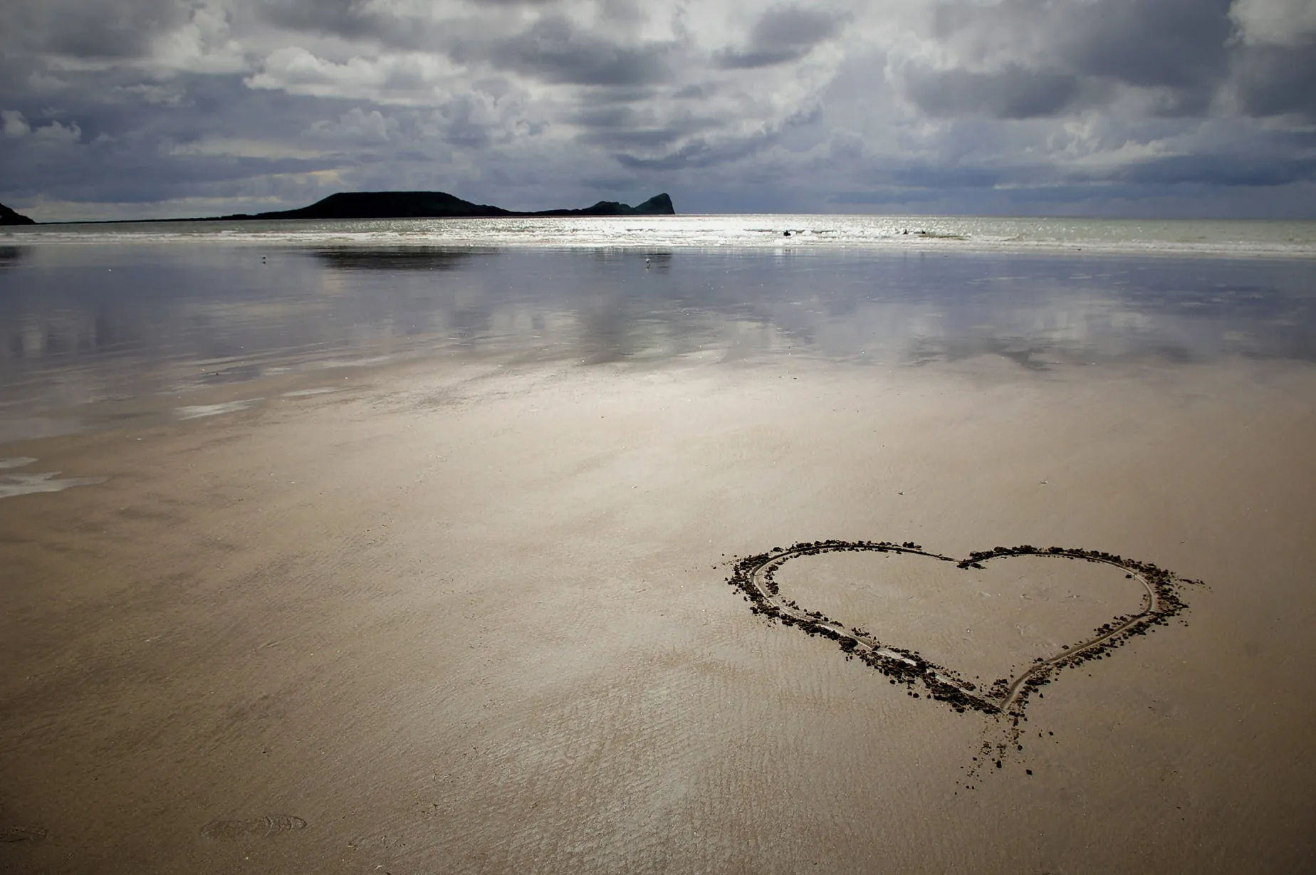 Heart in the sand - card